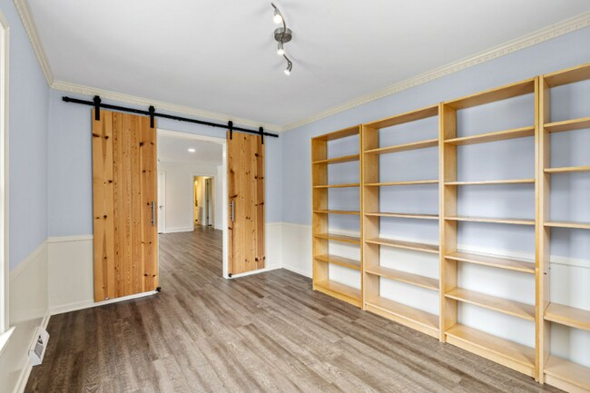 Building Photo - 111 Ticonderoga Dr