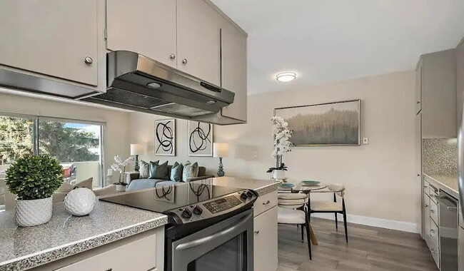 Foto del edificio - "Charming 1-Bedroom Retreat in Redwood City - Perfectly Situated on Hudson St!"