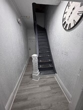 Building Photo - 718 E 18th St