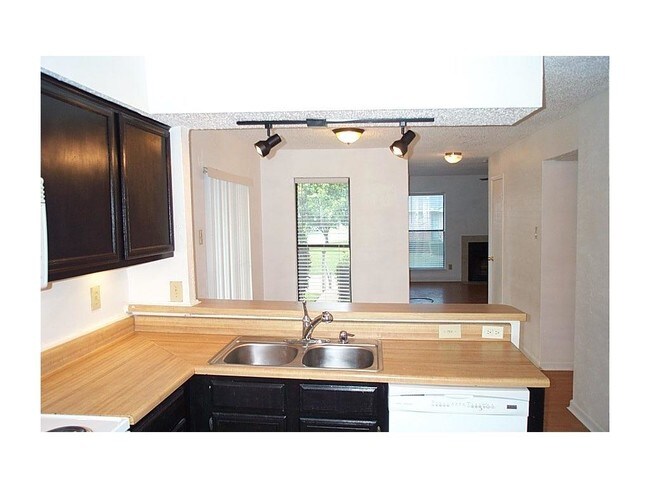 Building Photo - 1801 W Spring Creek Pkwy