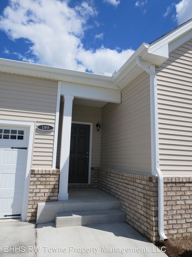 Foto del edificio - 3 br, 2 bath House - 189 Peck Lane