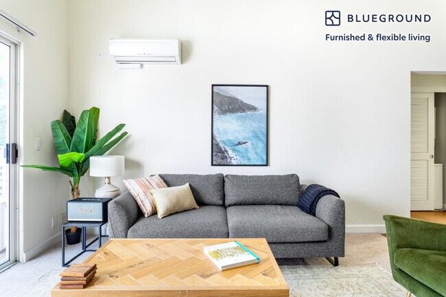 Foto del edificio - 900 Pepper Tree Ln