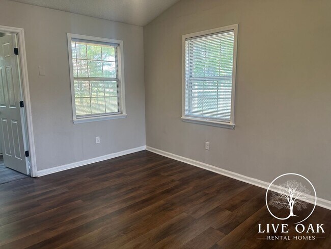 Foto del edificio - 997 Ridgeland Dr