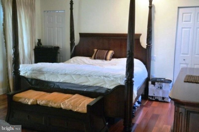 Foto del edificio - 8 Logan Dr