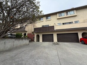 Building Photo - 4755 Snow Dr