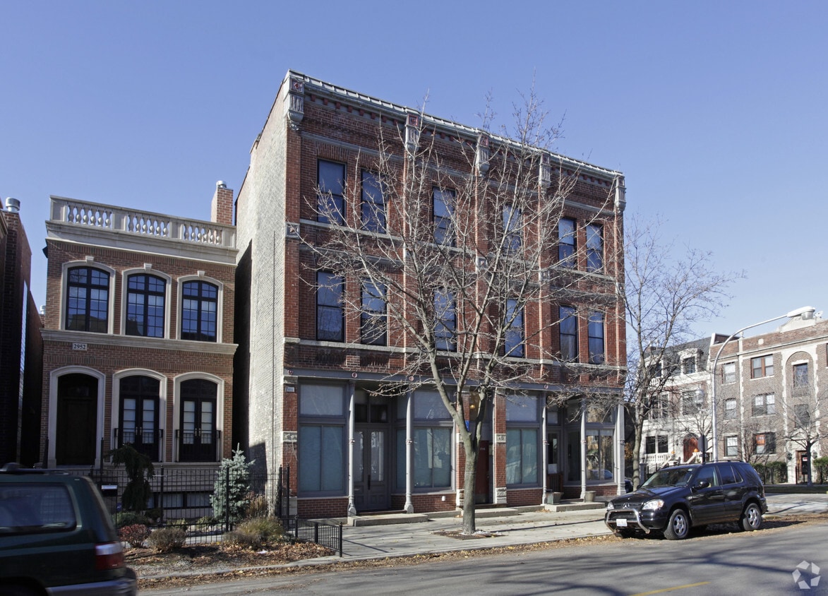 Building Photo - 2954-2956 N Racine Ave