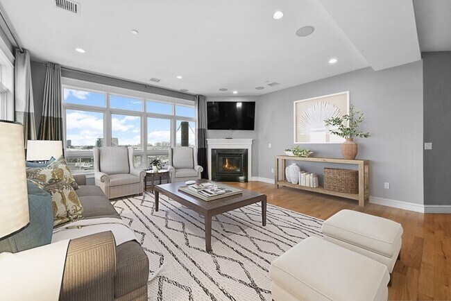 Foto del edificio - 350 W 2nd St