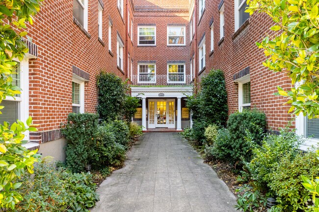 Entrada - Lloyd's 10th Apartments