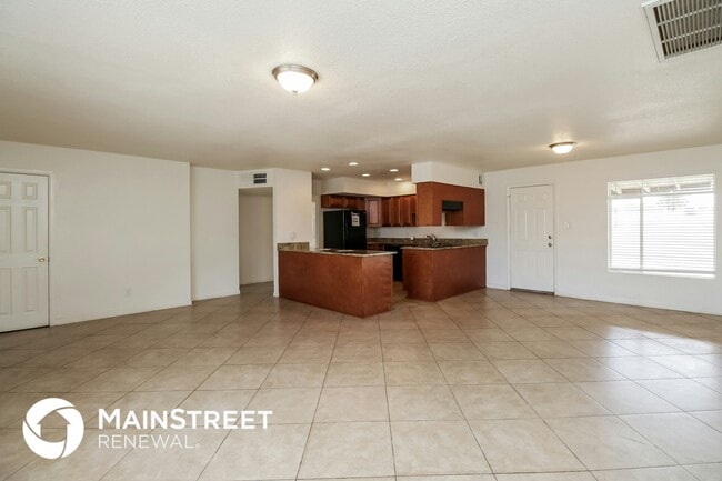 Building Photo - 4725 W Crittenden Ln