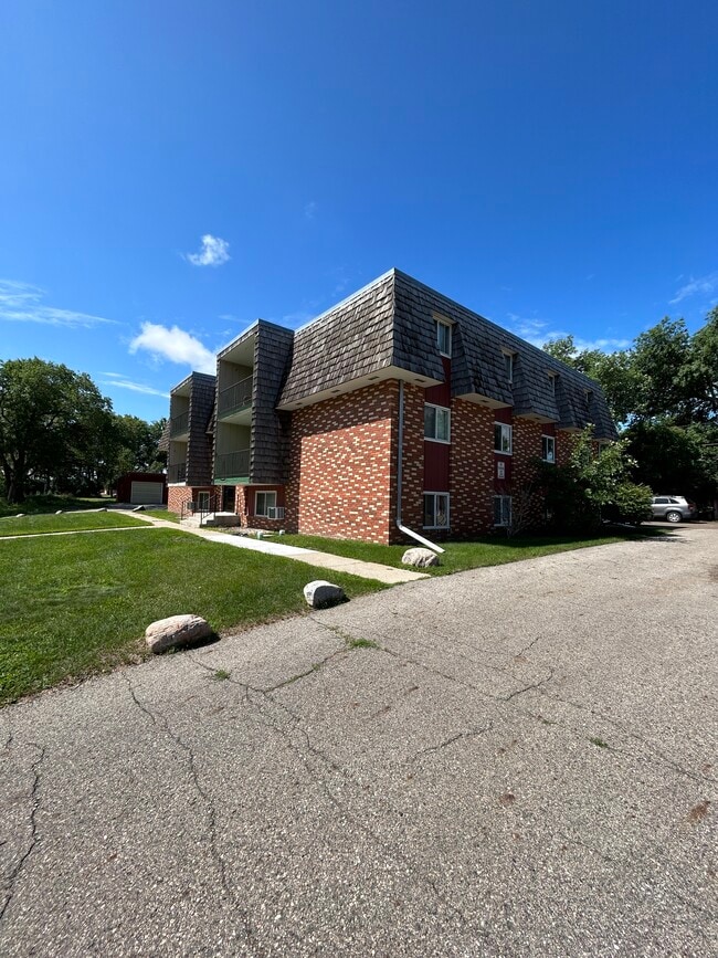 Building Photo - 907 Thomas Ave
