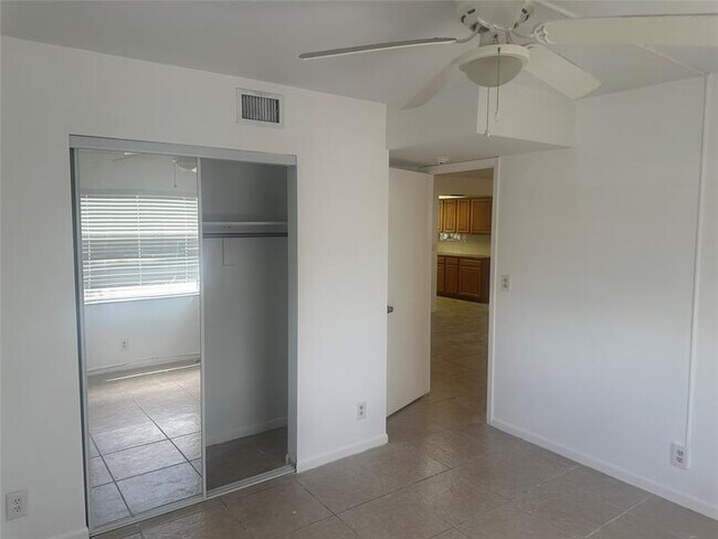 Foto del edificio - 8507 Sunset Dr