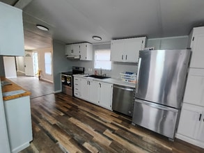 Building Photo - 94 Deerwood Park