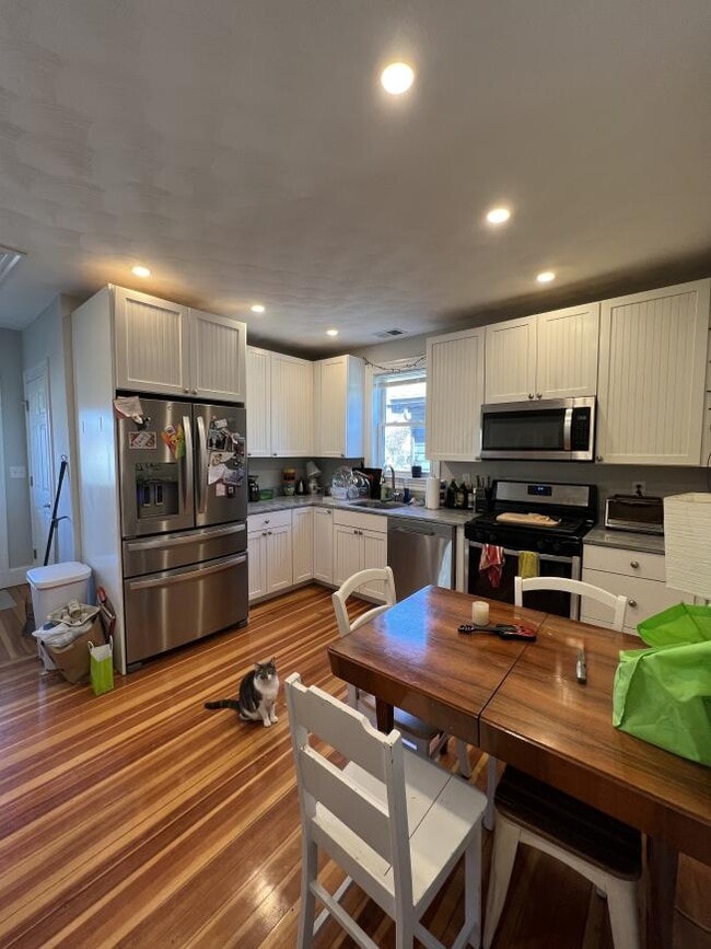Building Photo - 4.0 bedroom in Somerville Massachusetts 02144