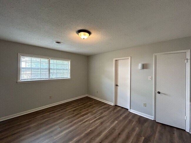 Building Photo - 803 Canterbury Cove