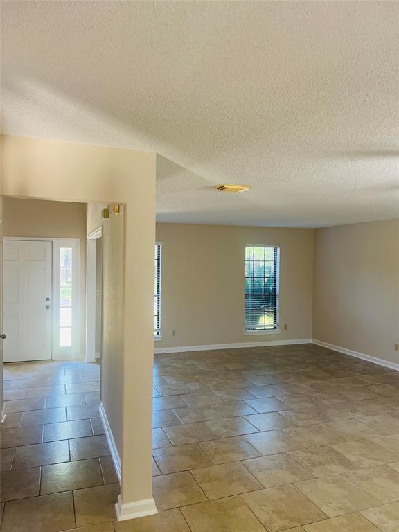 Foto del edificio - 122 Hidden Lake Dr