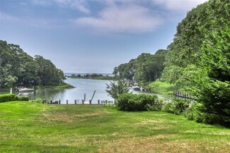 Building Photo - 400 Little Peconic Bay Rd