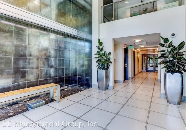 Foto del edificio - 3 br, 2 bath House - 1310 NW Naito Parkway...
