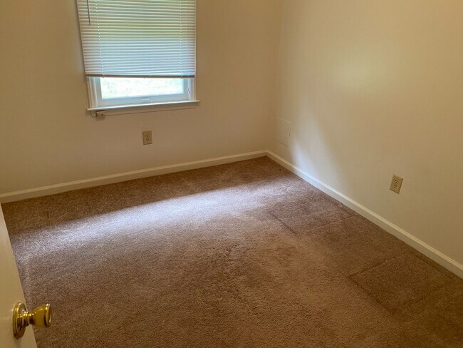 Building Photo - Christiansburg, 3 BR / 1.5 BA, Available m...