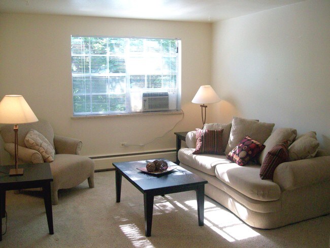 Sala de estar - 2351 S Locust St