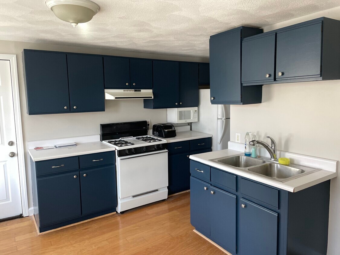 28 Salem St Unit 5, Reading, MA 01867 Condo for Rent in Reading, MA