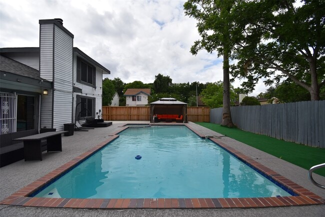 Foto del edificio - 7726 Miller Glen Ln