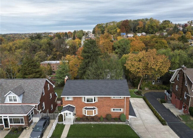 Building Photo - 348 Bracken Ave
