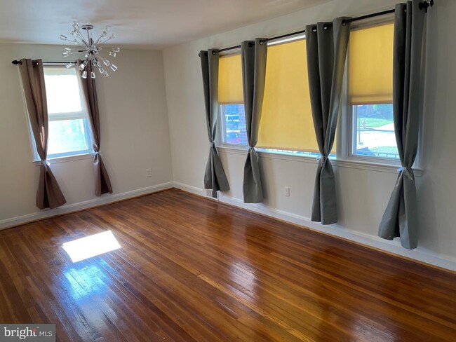 Foto del edificio - 5807 Gist Ave