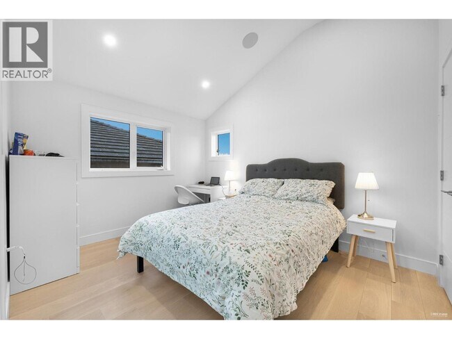 Photo du bâtiment - 2881 E Georgia St