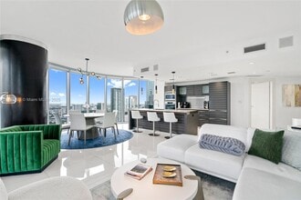Building Photo - 200 Biscayne Blvd Way