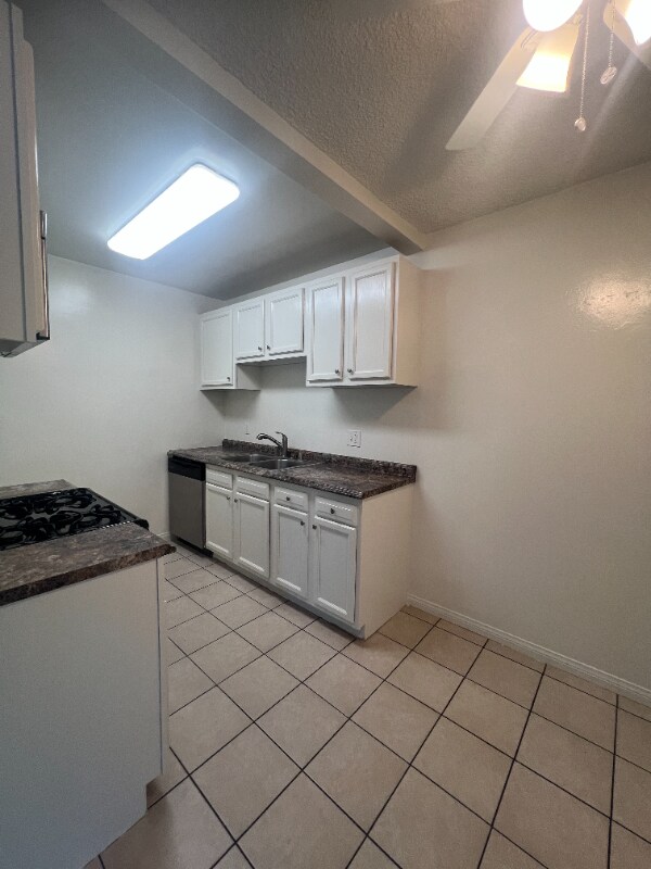 Foto del edificio - 1551 W Ball Rd