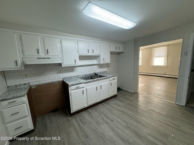 Building Photo - 513 Oak St