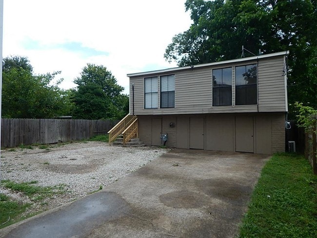 Building Photo - 5606 Robertson St