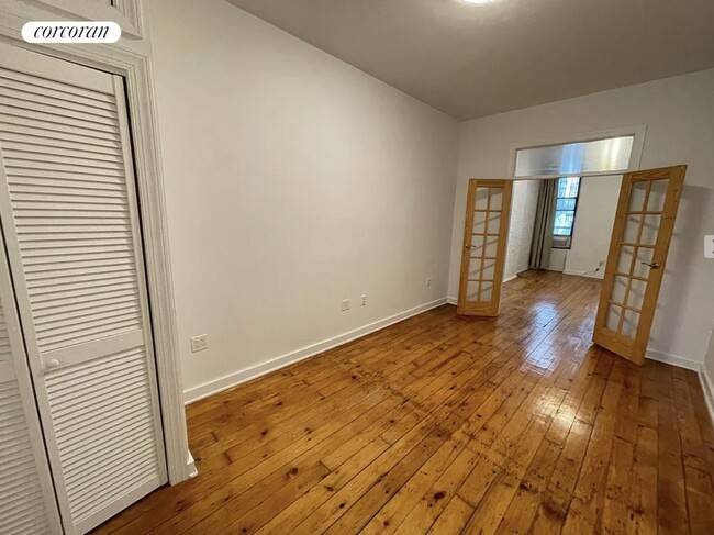 Building Photo - 320 W 47th St