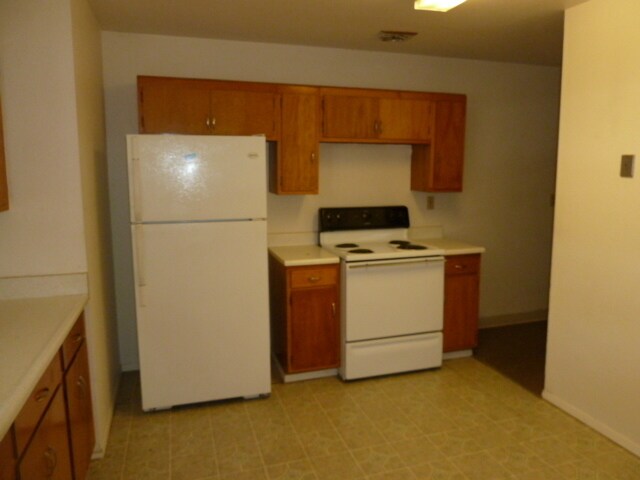 Building Photo - Suzette 2