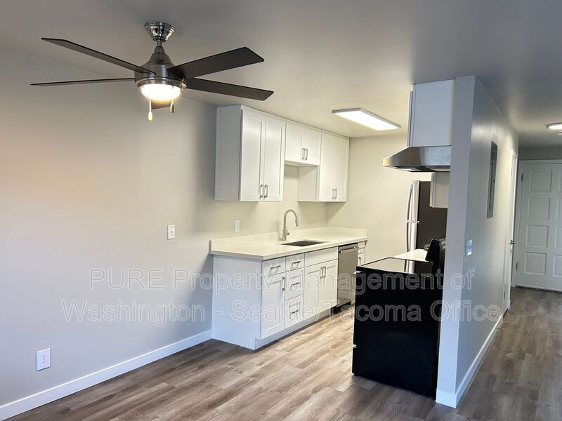 421 Ambaum Blvd SW Unit 103, Burien, WA 98166 Condo for Rent in