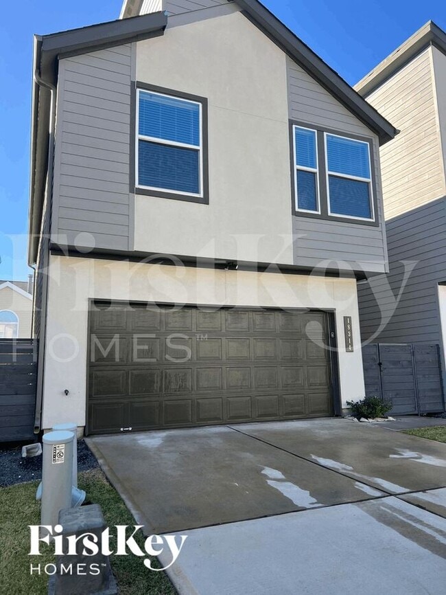 Building Photo - 18314 W Centro Cir