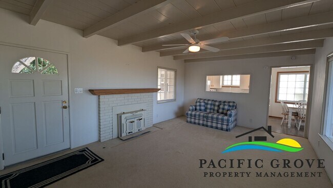Foto del edificio - Charming New Monterey Home with Bay Views with all utilities included