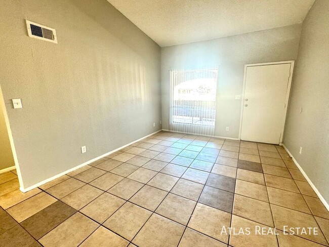 Building Photo - 465 W Ivyglen St