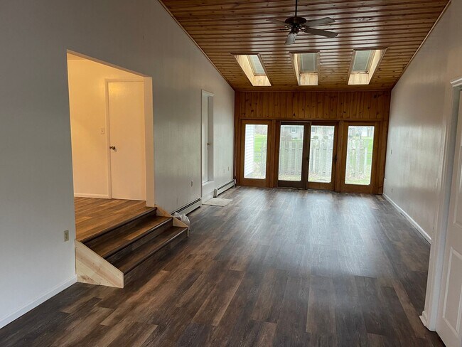 Foto del edificio - Spacious 3-Bedroom Home on Half-Acre Lot in Top-Rated Pleasant Valley School District!