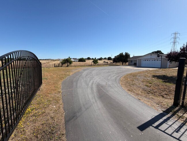 Foto del edificio - 3 Bed 2 Bath Country Home