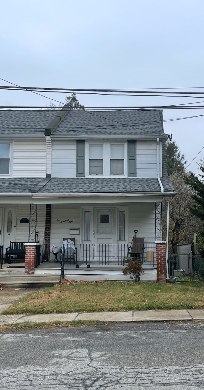 Building Photo - 108 Hasbrook Ave