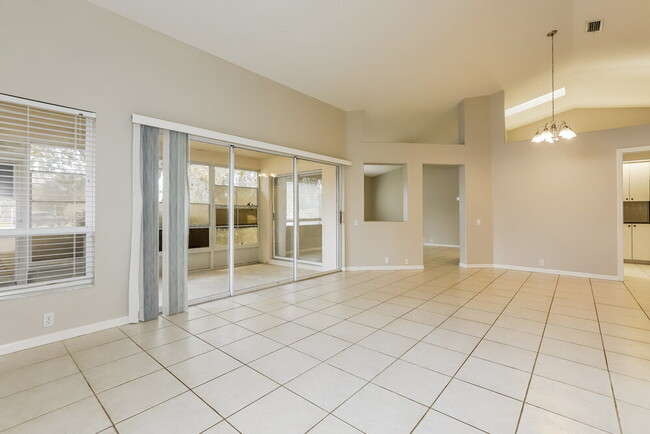 Foto del edificio - 6615 Oakbrooke Cir