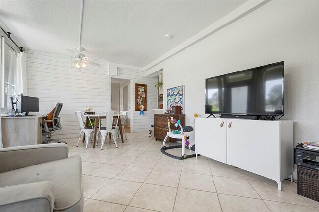 Foto del edificio - 2755 NE 28th Ave