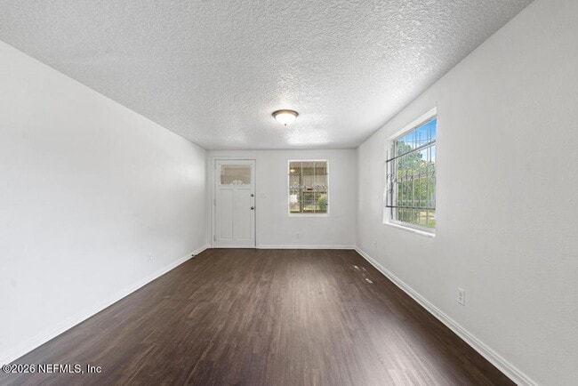 Foto del edificio - 1424 W 9th St