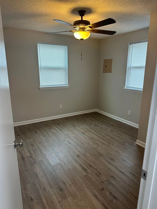 Foto del edificio - 707 Dent St