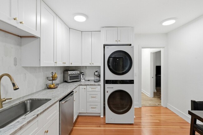 Building Photo - 31 Quimby St
