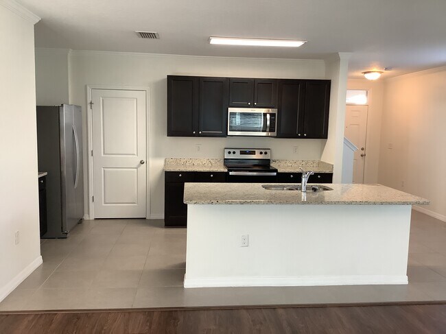 Building Photo - 807 Wiltonway Dr