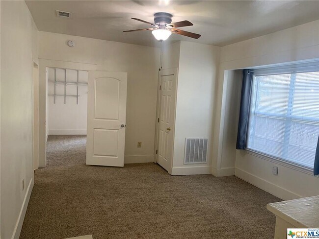 Building Photo - 388 E Austin St