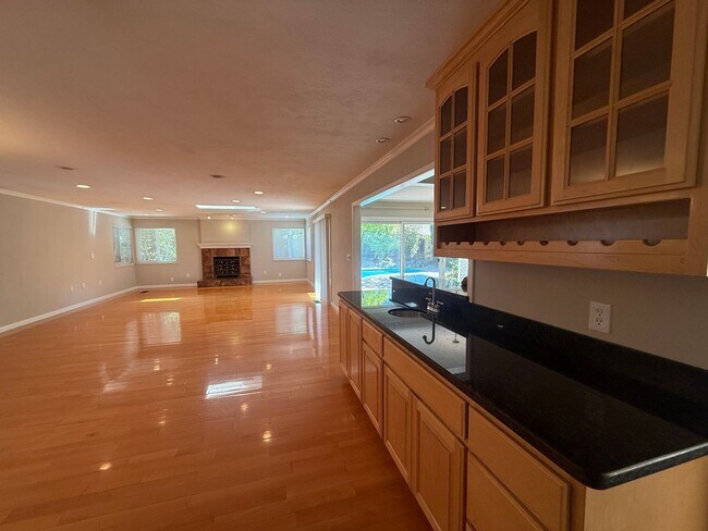 Foto del edificio - 5536 Fern Dr