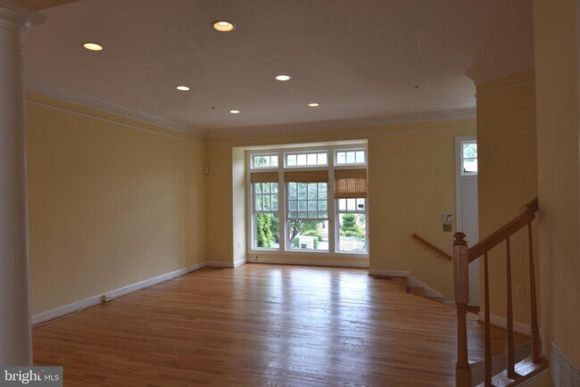 Building Photo - 310 Highland Ridge Ave